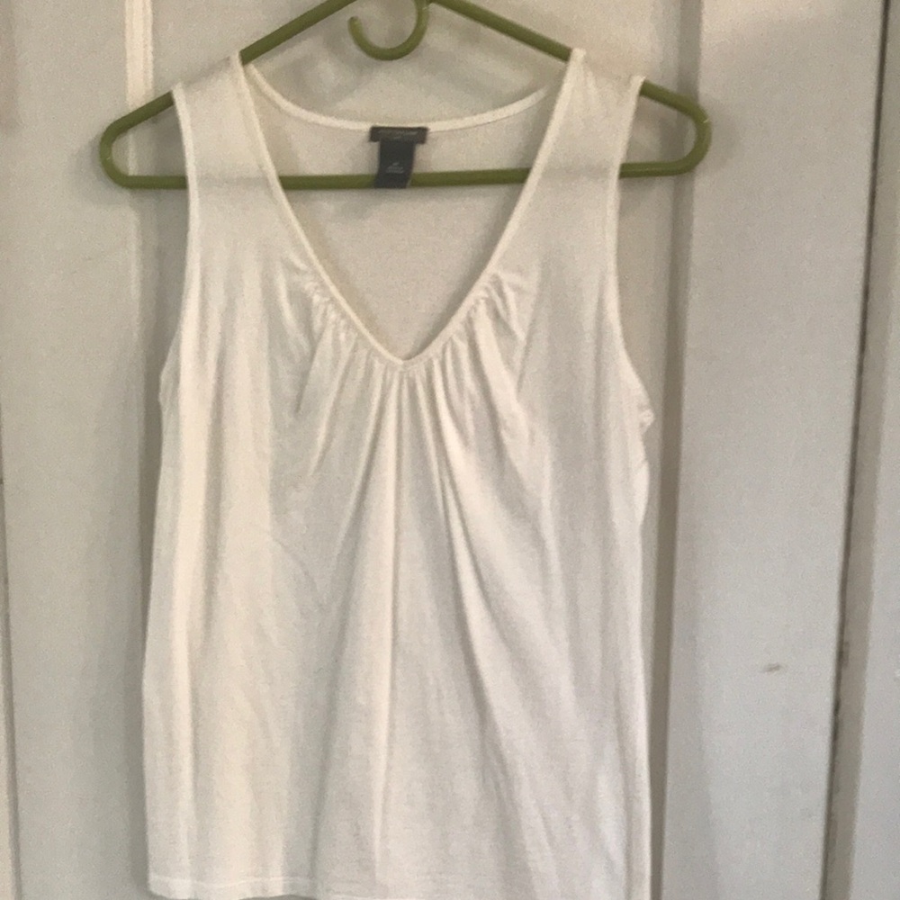 Ann Taylor
Women's White V-Neck Sleeveless Top